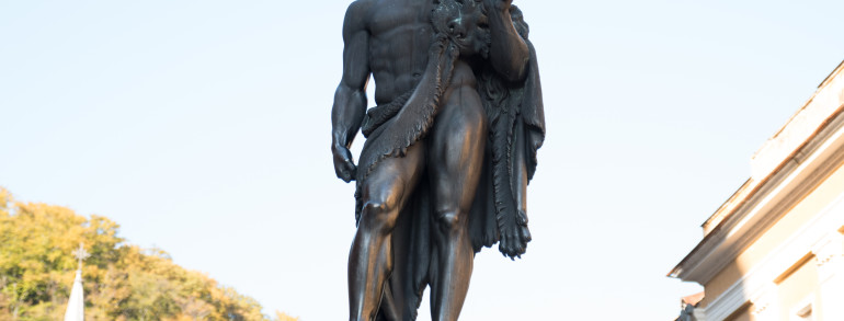8. Statuia lui Hercule